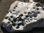 Камень на берегу океана